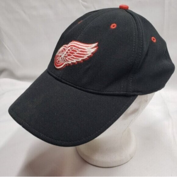 American Needle Detroit Red Wings NHL Fitted Cap Small Medium Black Red - Picture 2 of 14